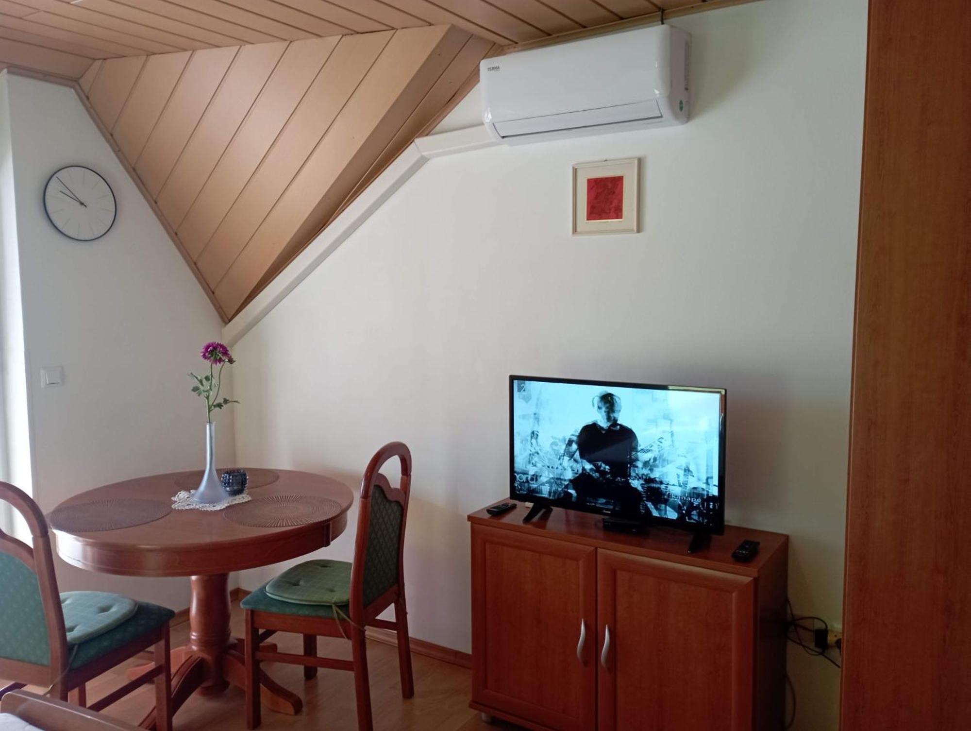 Apartmaji In Sobe Kocjancic Подчетртек Екстер'єр фото
